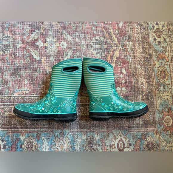 Bogs Kids' Teal Floral Boots size 4 - Picture 2 of 6